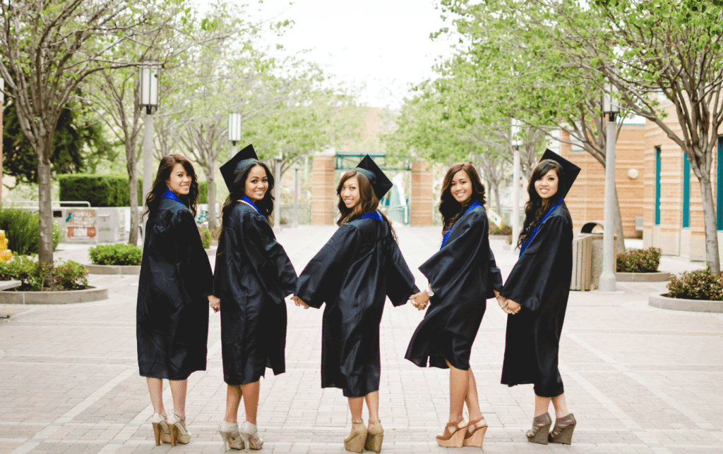 How to Pose for Your Graduation Headshots?